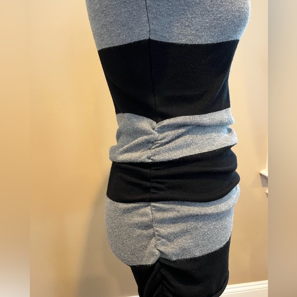 Gray and Black light weight top - Picture 4 of 9